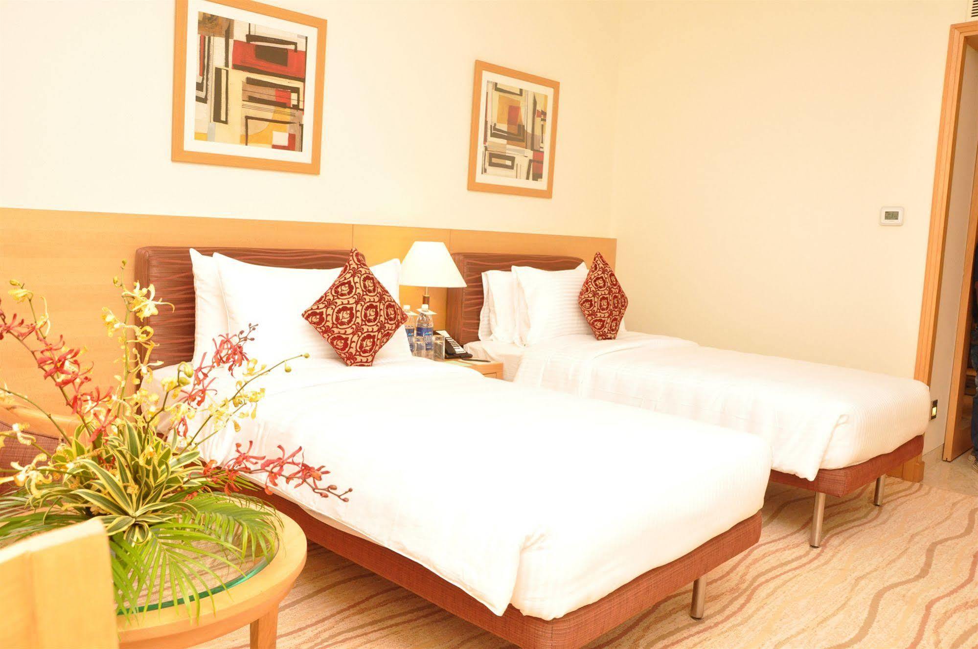 Accord Puducherry Esterno foto
